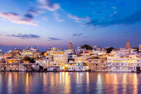 evening-view-of-illuminated-houses-on-lake-pichola-2024-10-18-07-32-11-utc